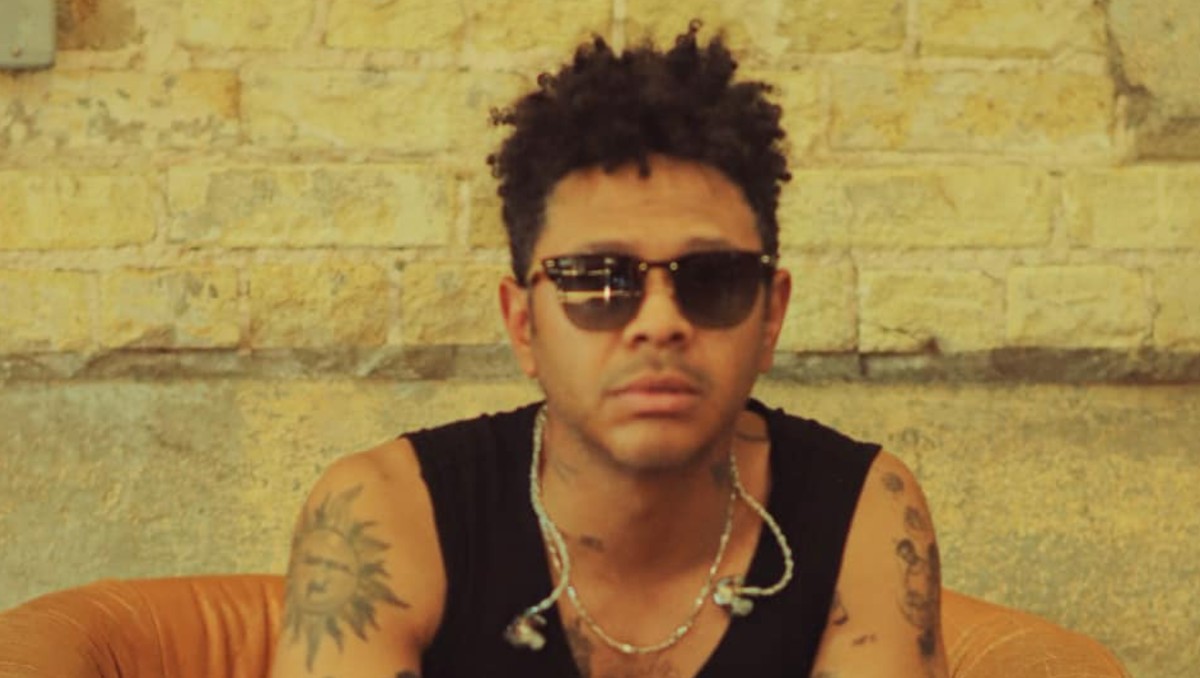 Kalimba se deslinda del pop y cuestiona los espectáculos repetitivos: "Me considero rockero"