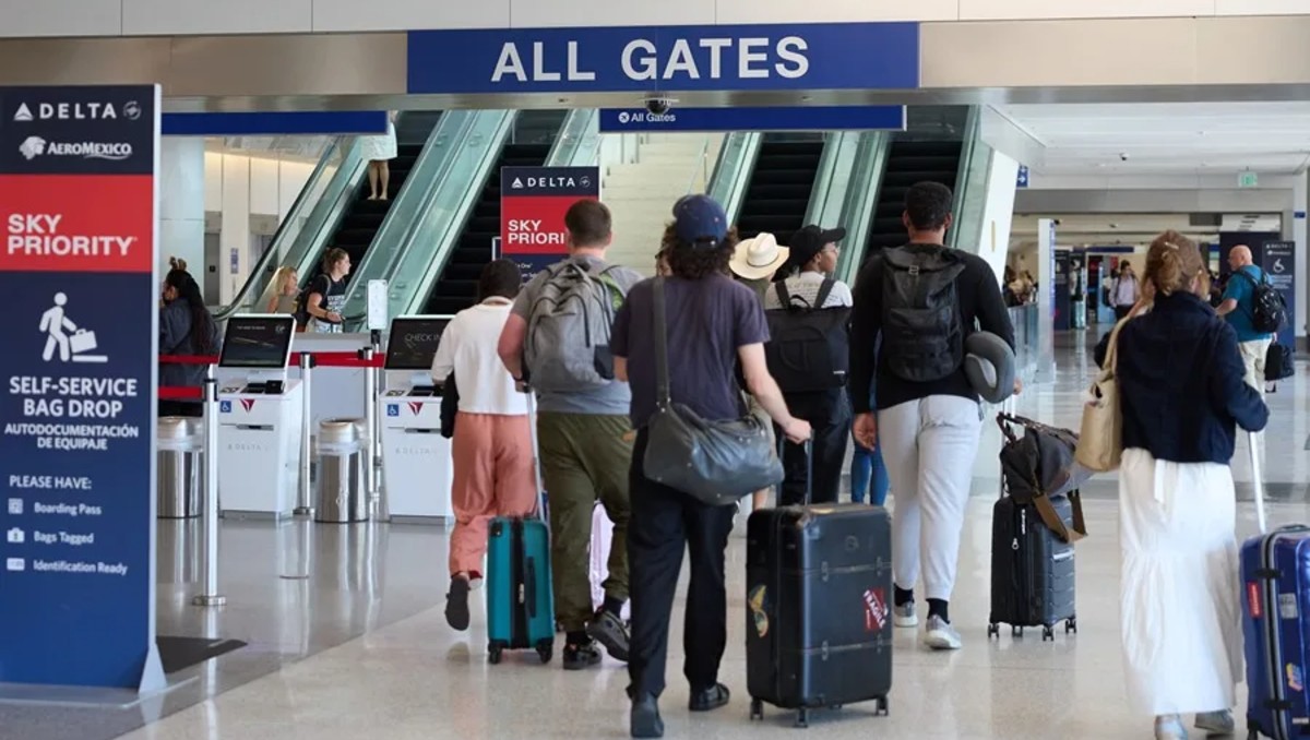 Los 42 países que no precisan visa para ingresar a EU, deberán mostrar su historial en redes sociales. | EFE