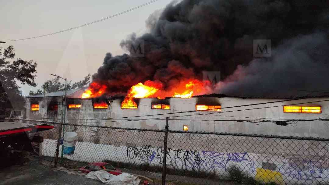Las personas cercanas a la zona fueron desalojadas. (Foto: Jorge Becerril)