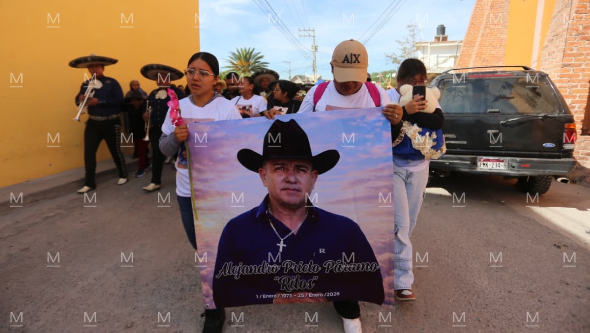 Realizan misa de cuerpo presente para despedir a Alejandro Prieto Páramo, ex agente de Tránsito.