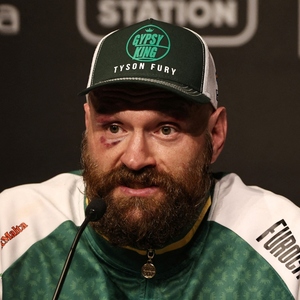 Tyson Fury volverá al boxeo tras anunciar su retiro, y enfrentará a Arslanbek Makhmudov