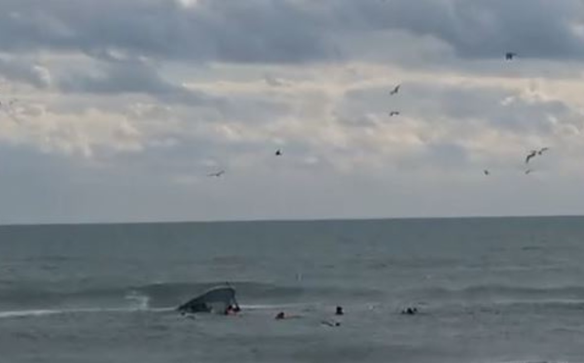 Volcadura del equipo de Conibio Global en el mar. | Video cortesia de EnlaceMx