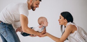 Los consejos de redes sociales y familiares pueden servir como una guía ante la llegada del primer bebé