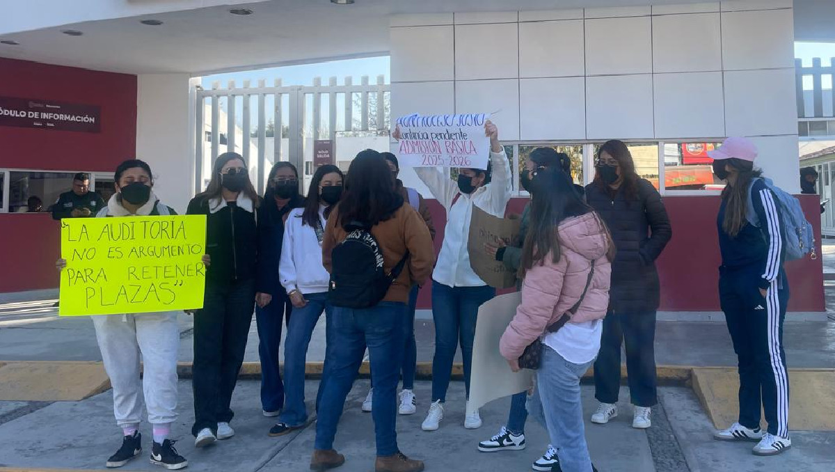 Docentes exigen liberación de plazas del ciclo escolar 2025-2026 a la SEP | Especial