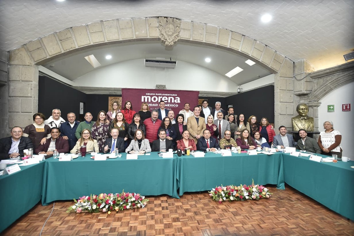 En la reunión participó el secretario de Gobierno de la administración capitalina, César Cravioto Romero.