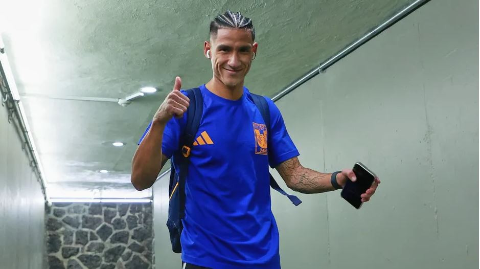 Uriel Antuna llega a la Ciudad de México para cerrar su fichaje con Pumas
