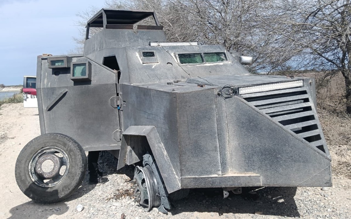 Auto monstruo asegurado.