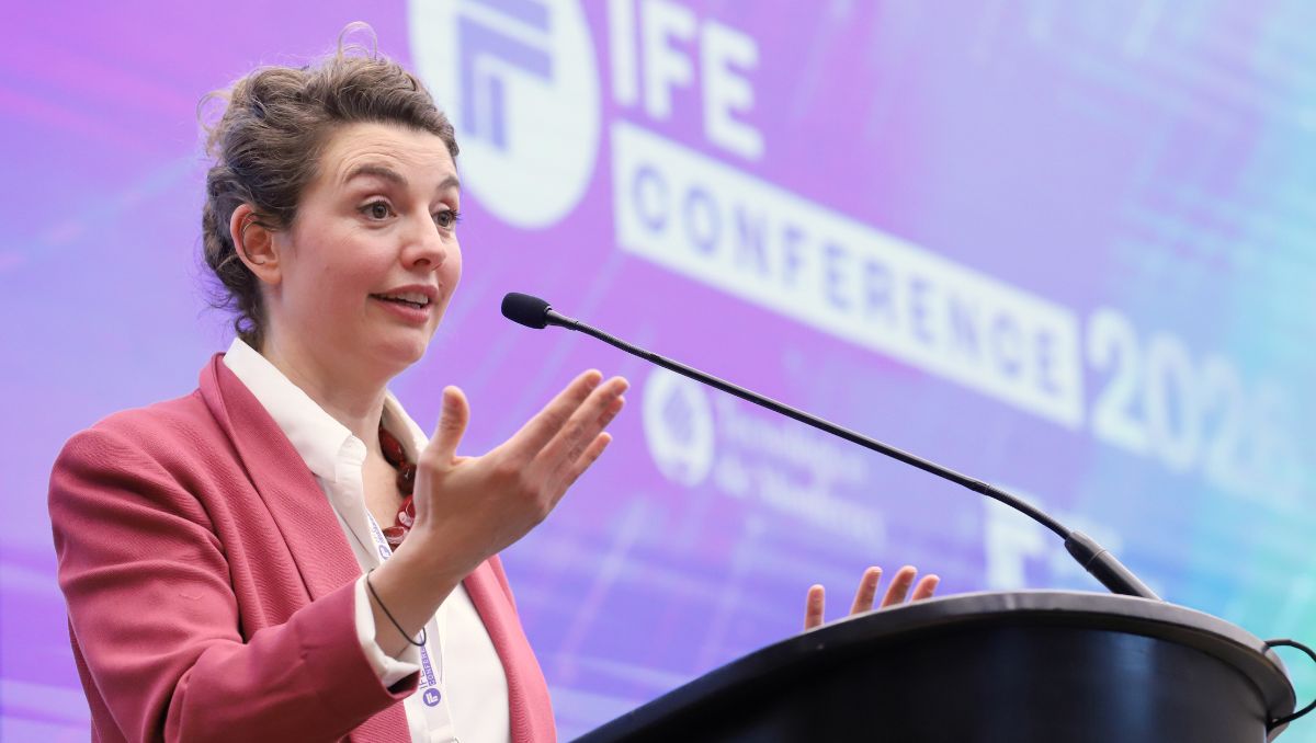 Mar Pérez-Sanagustín, académica de la Universidad de Toulouse, habló sobre IA en el marco del IFE Conference 2026. Luis Guerra