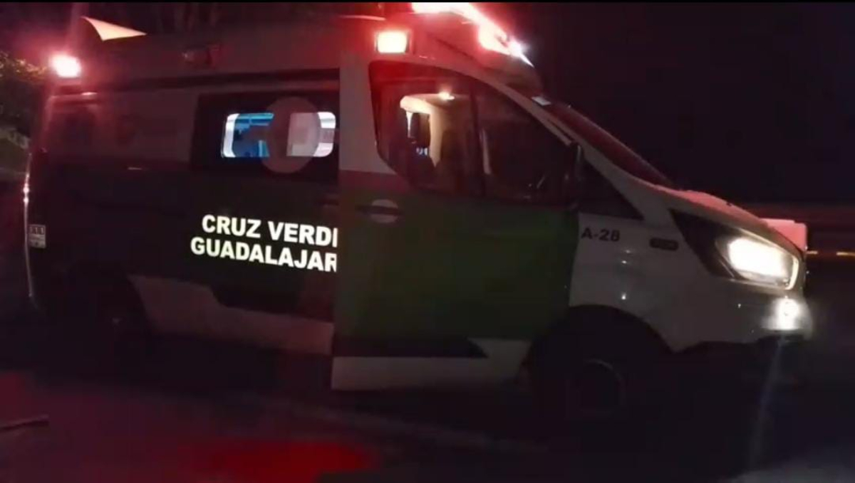 Servicios médicos municipales acudieron para corroborar el fallecimiento de la víctima (Foto: Vicente Torres Alfaro)