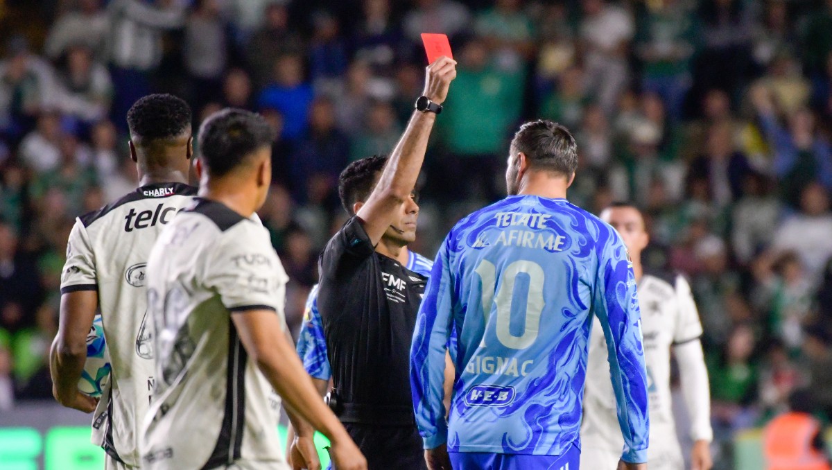 André-Pierre Gignac es expulsado por primera vez con Tigres después de 429 partidos (Imago7)
