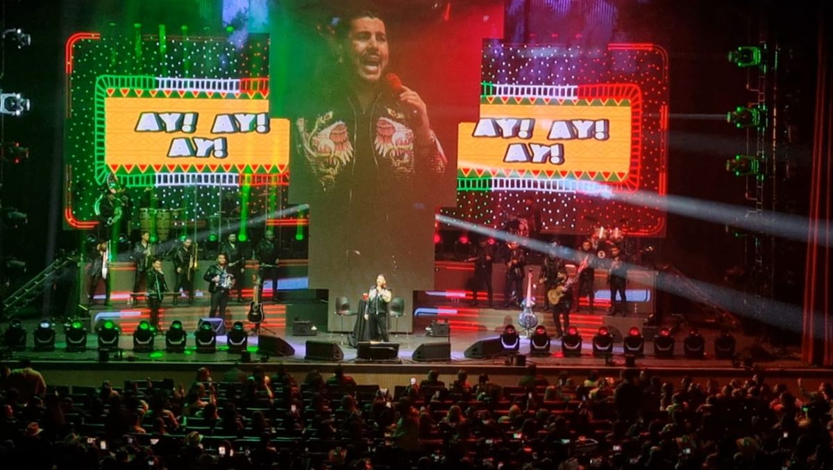 El cantante armó una verdadera fiesta musical que se sintió más como una reunión entre colegas. Ángel Martínez