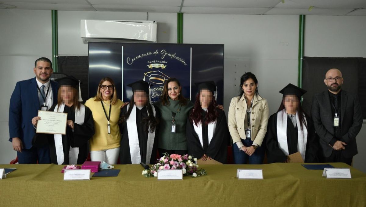 La ceremonia de graduación se realizó al interior del Cereso Femenil. | Especial