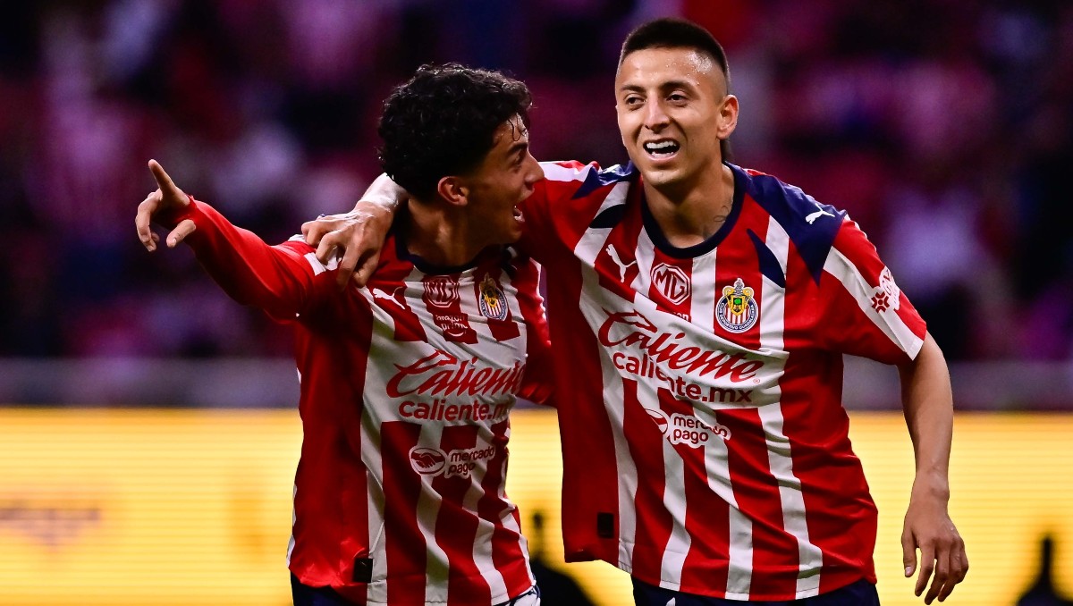 Chivas quiere sumar y mantenerse en la cima de la tabla y hoy se mida al San Luis (Mexsport)