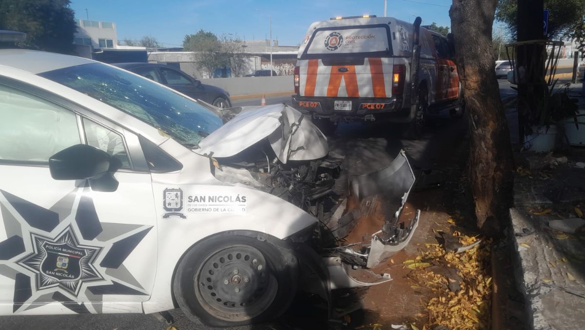 El conductor habría perdido el control de la unidad al tomar una curva en la colonia Valle de las Puentes. | Gabriela Garza