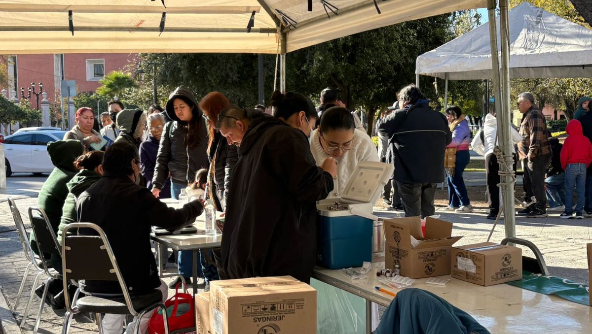 Se habilitó un módulo en la Macroplaza de Monterrey en horario de 9:00 a 13:00 horas. Ángel Mercado
