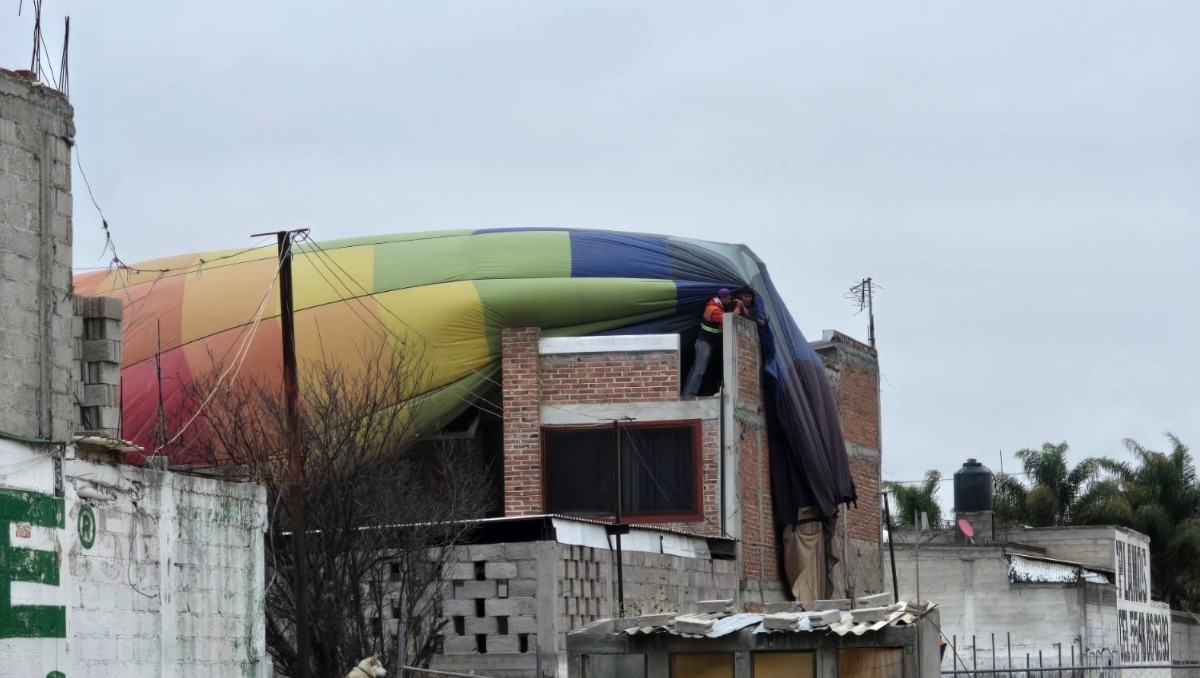 Un paseo en globo terminó con un aterrizaje forzoso sobre una vivienda en Teotihuacán, sin heridos, informaron autoridades. Especial