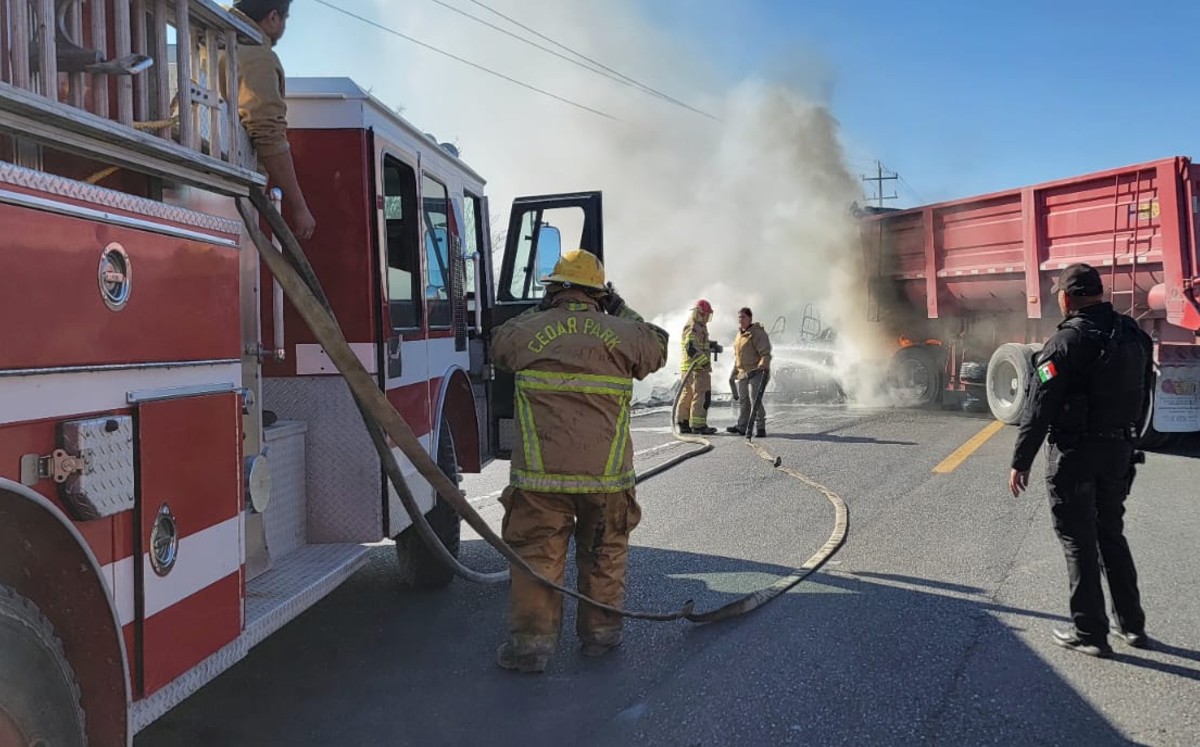 Remolques fueron retirados con apoyo de unidad táctica especializada. | Especial