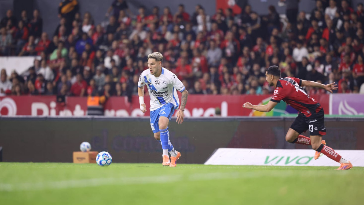 Emiliano Gómez, mediocampista uruguayo del Club Puebla | Especial