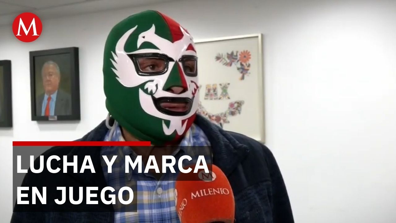 Luchadores acuden al IMPI para registrar su máscara y defender su marca