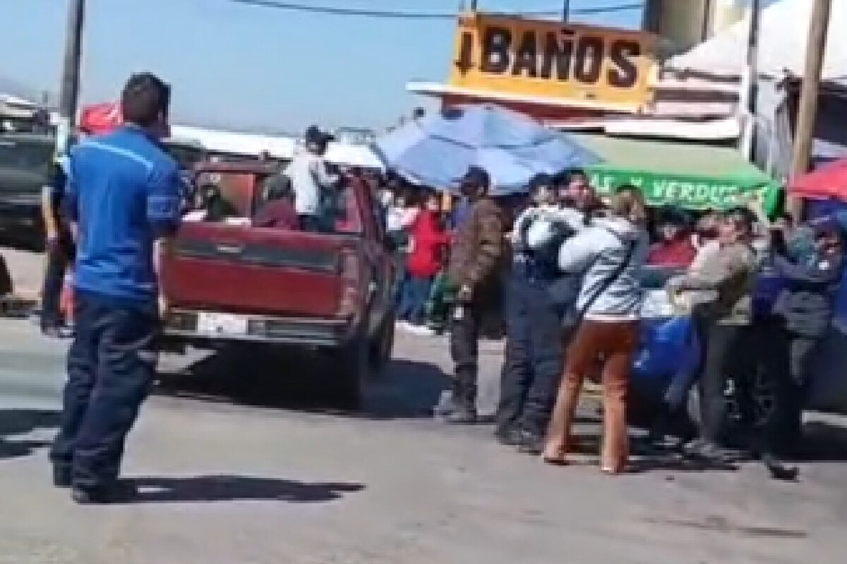 Dos mujeres policías resultaron lesionadas tras una riña con marchantas en la Central de Abastos de Tulancingo