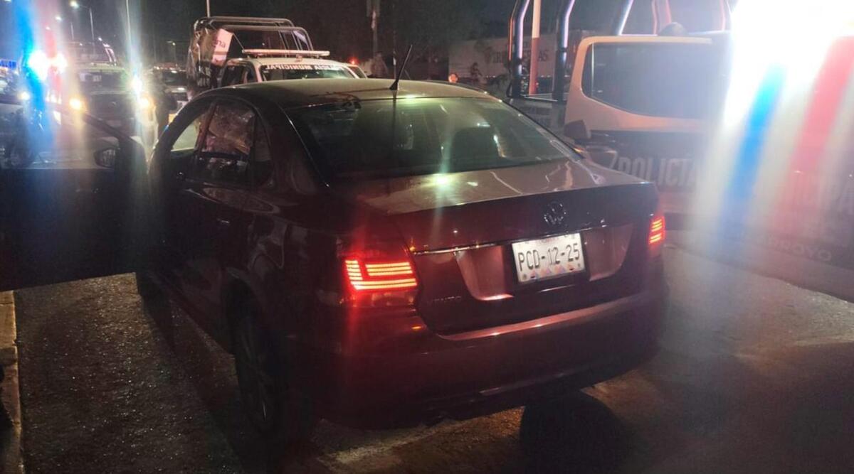 Policías del sector 16 detuvieron en Acolman a un sujeto, recuperaron un auto robado y decomisaron un inhibidor de señal.