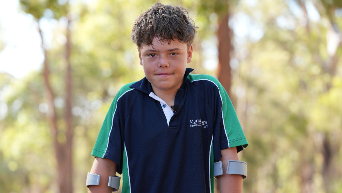 Niño de 13 años salva a su familia al nadar 4 km; su madre y hermanos pasaron 10 horas en el mar