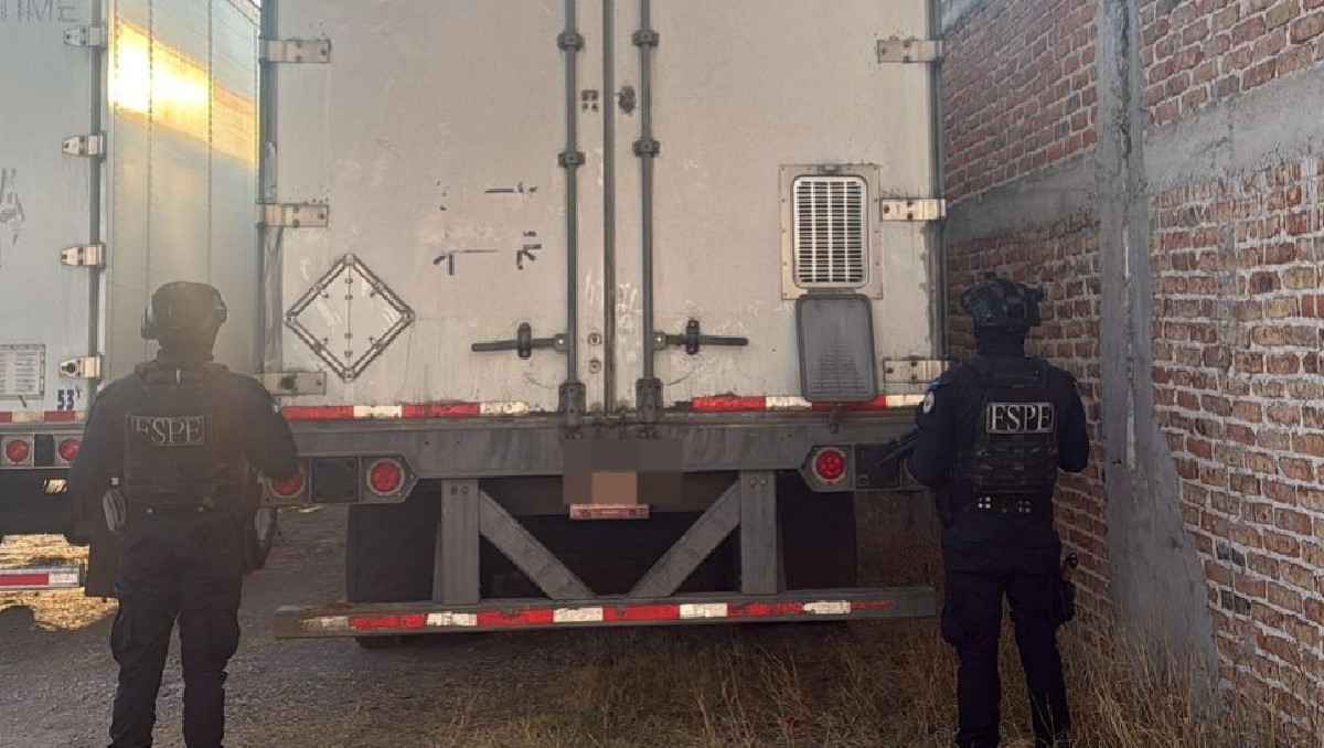 Autoridades de Guanajuato recuperaron un semirremolque robado en Jalisco con 12 toneladas de productos de consumo básico.