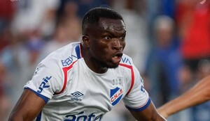 El nigeriano de 27 años, Christian Ebere podría llegar a Cruz Azul para reforzar el ataque.