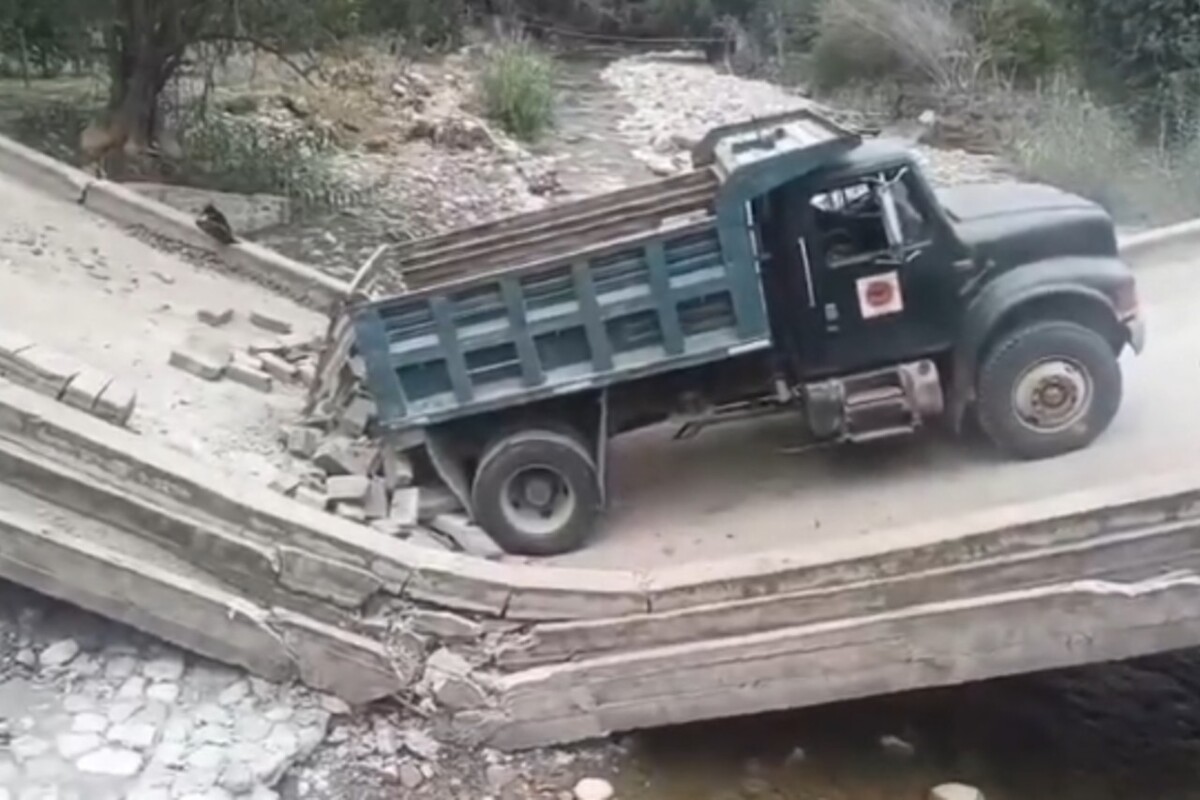 Las comunidades de La Palma, Quetzalapa y Vado Hondo resultaron afectadas tras el colapso del puente.