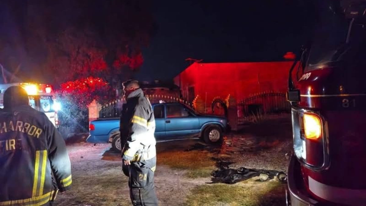Elementos de Protección Civil y Bomberos acudieron prontos a sofocar el incendio, sin embargo, no pudieron evitar el fallecimiento (Foto: Cortesía)
