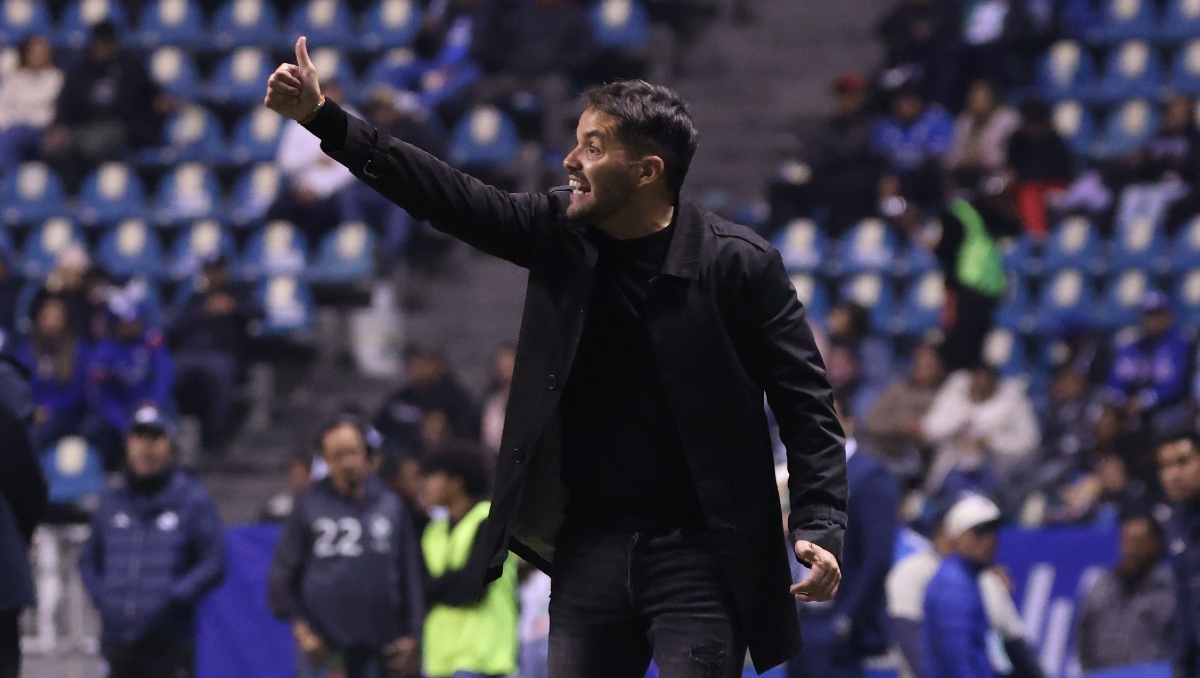 Larcamón espera que Cruz Azul pueda cerrar a sus refuerzos: "estamos a la expectativa"