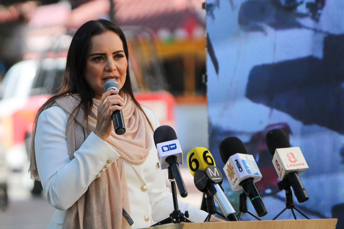 En Lerdo, extrabajadores exigen pago de laudos a la alcaldesa. | Rolando Riestra