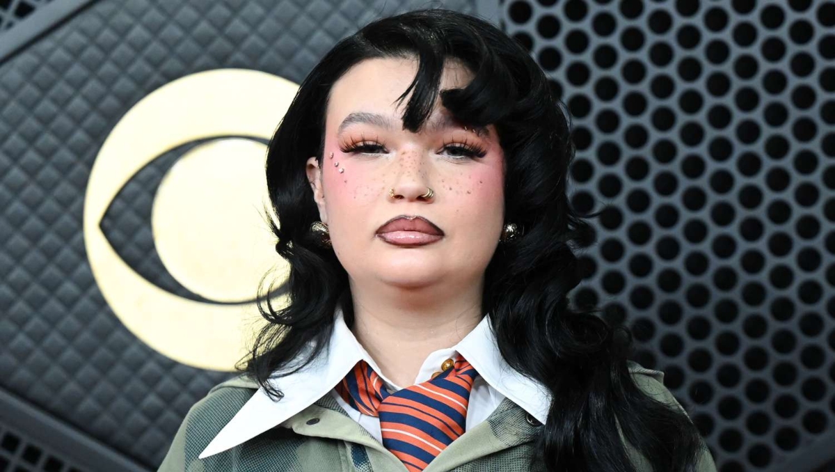 Lola Young abrió su corazón sobre su regreso al escenario en los Grammy 2026 tras una pausa por problemas de salud