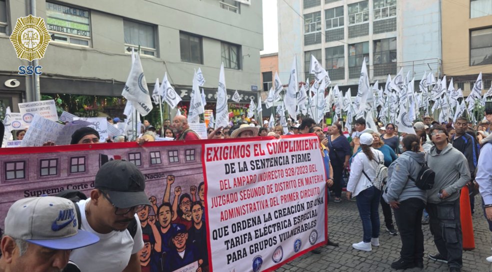 Manifestantes se reúnen en calles de CdMx previo a marcha. (Foto: @OVIALCDMX)