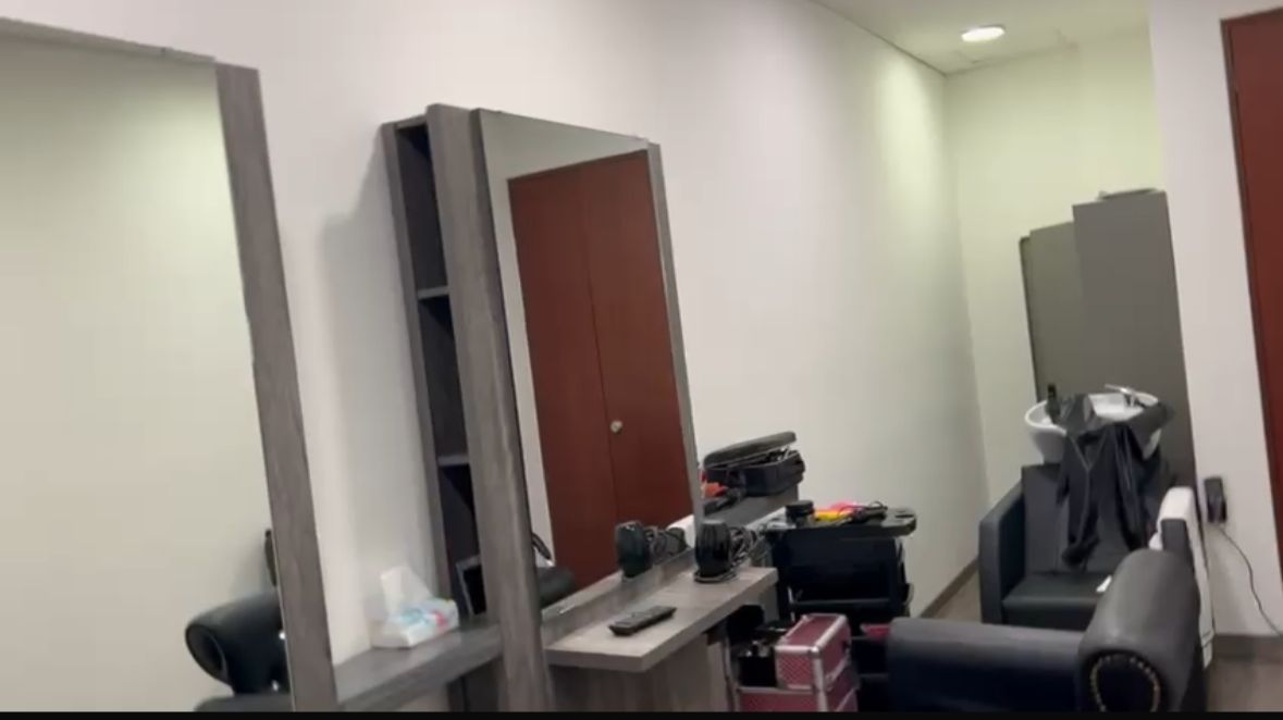 Morenistas colocan salón de belleza en Senado; Laura Castillo justifica acción: "debemos estar presentables"