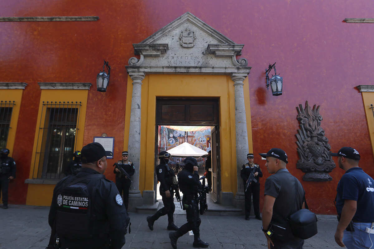 En el operativo se capturó a cinco funcionarios municipales del primer círculo de confianza Diego Rivera. | Especial