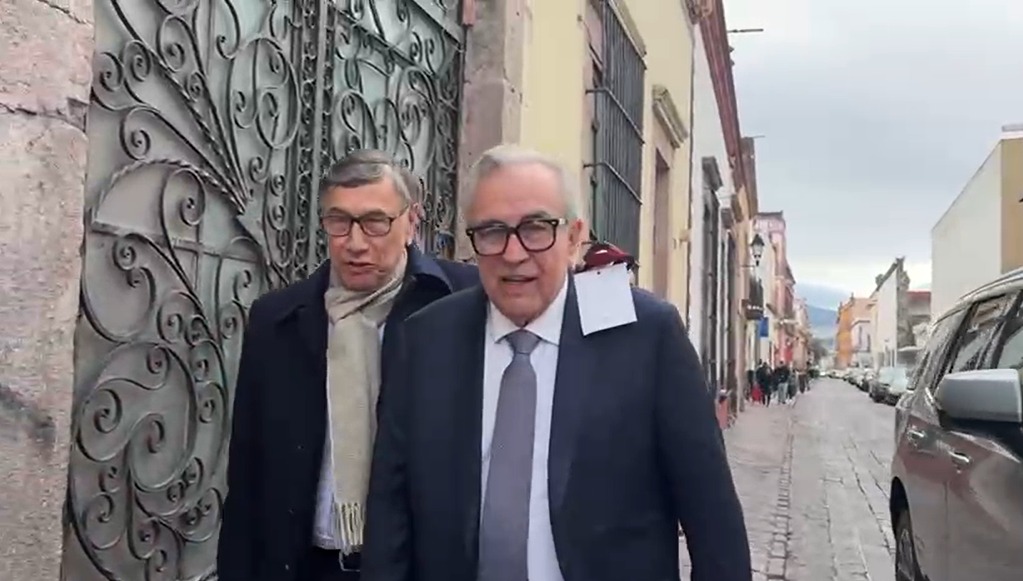 Rubén Rocha acudió a la ceremonia cívica de la promulgación de la Constitución en Querétaro. | Especial