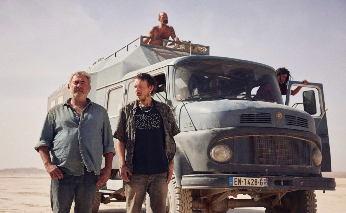 Sergi López y Joshua Liam Herderson en ‘Sirat’. (IMDb)