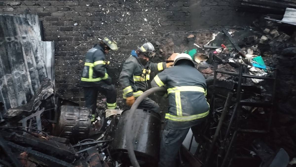 Vecinos alertaron sobre el incendio al Centro de Control y Mando Municipal de Tlalnepantla. Foto: (Especial)