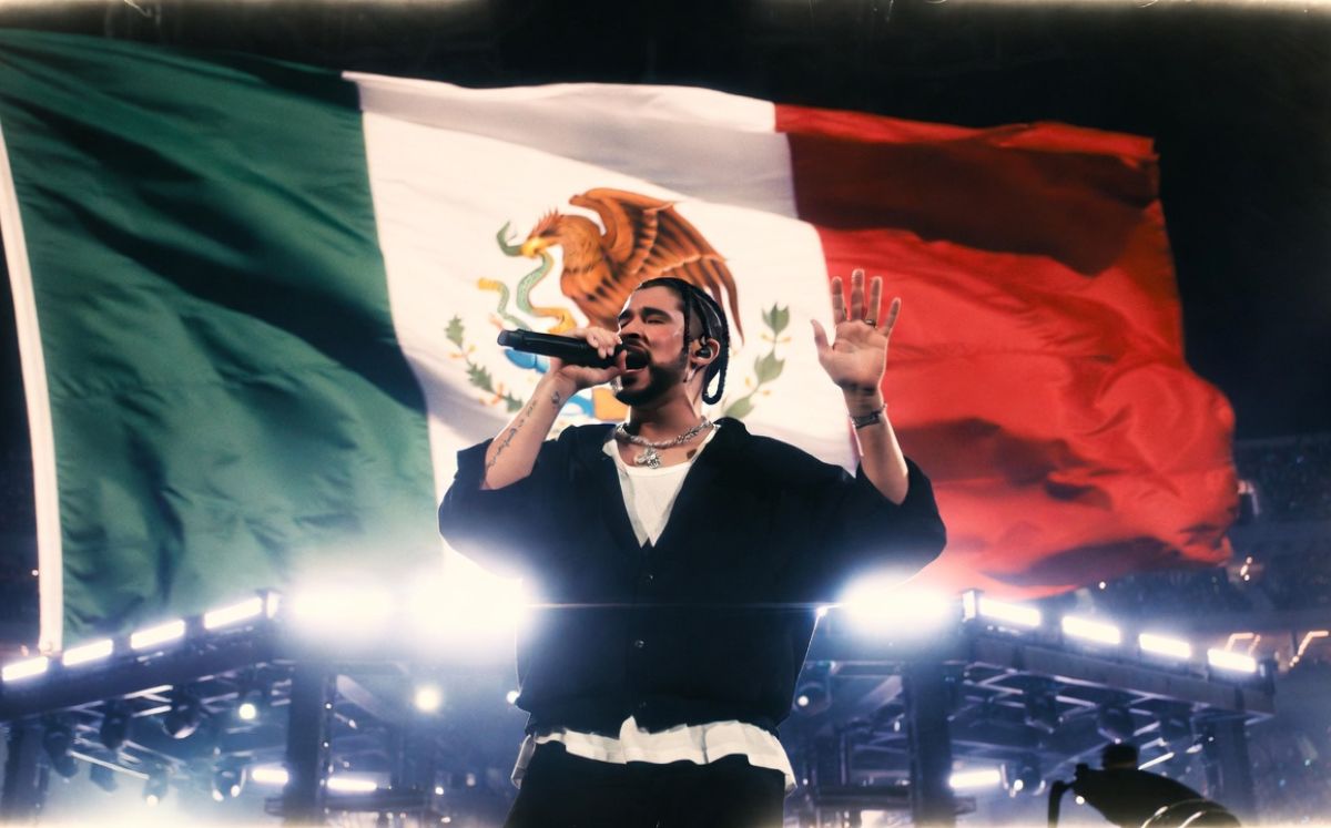 Bad Bunny sorprende en conferencia de prensa previa al Super Bowl 2026 con peculiar grito: "¡Viva México!"