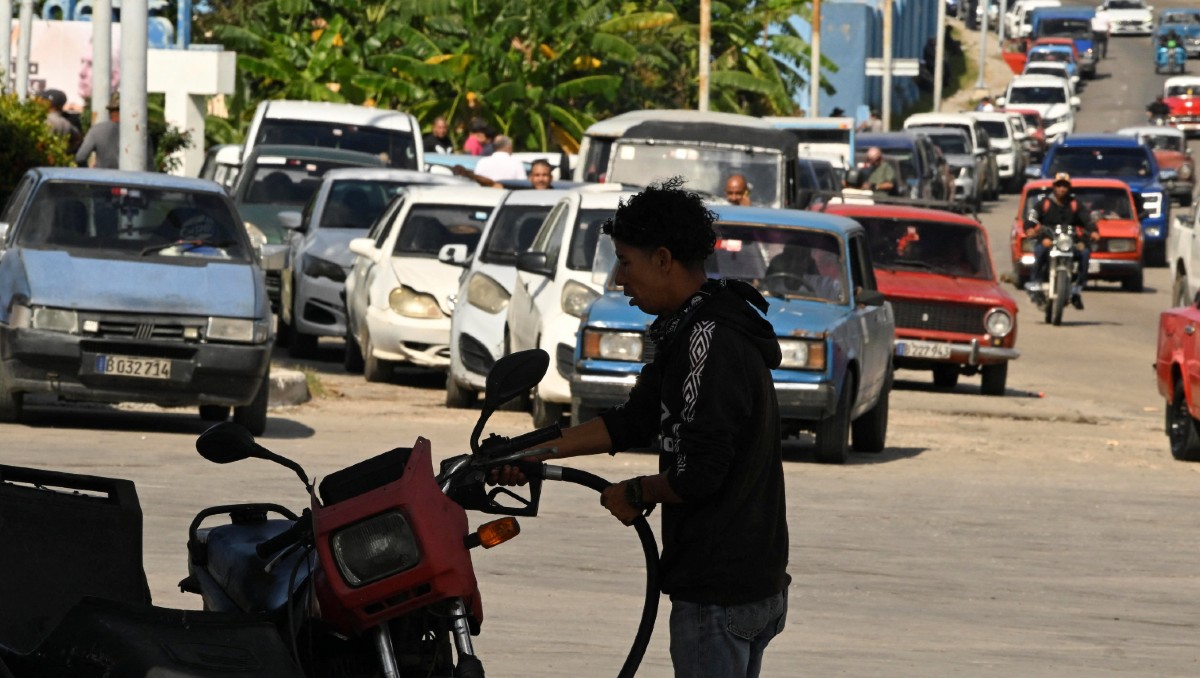 Cuba racionará venta de combustible ante desabasto por sanciones de EU