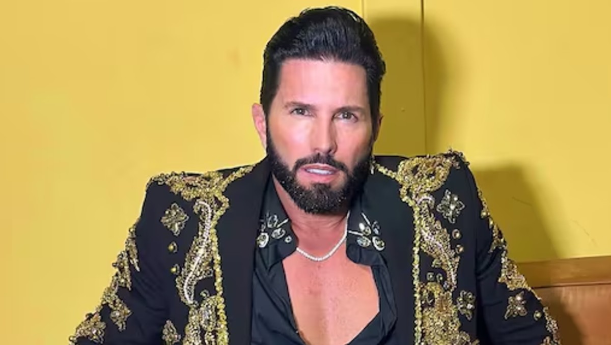 Poncho de Nigris llora durante podcast al hablar de su evento de box: "Hay mucha gente que me quiere ver perder"