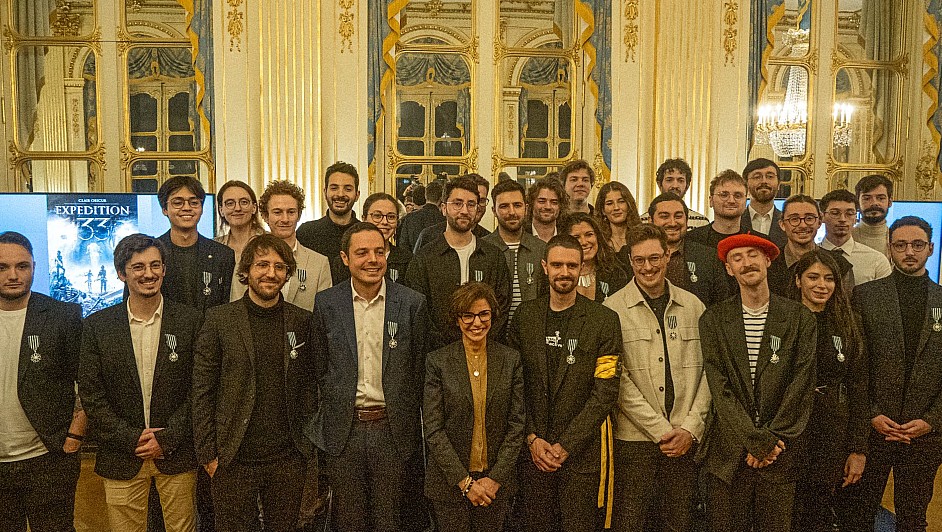 “De expedicionarios a caballeros”: Equipo detrás de 'Clair Obscur' es condecorado con el rango de caballeros en Francia