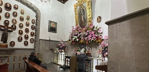 Hijo del Santo visitó la iglesia de San Hipólito tras el homenaje a su padre en el día de su aniversario luctuoso