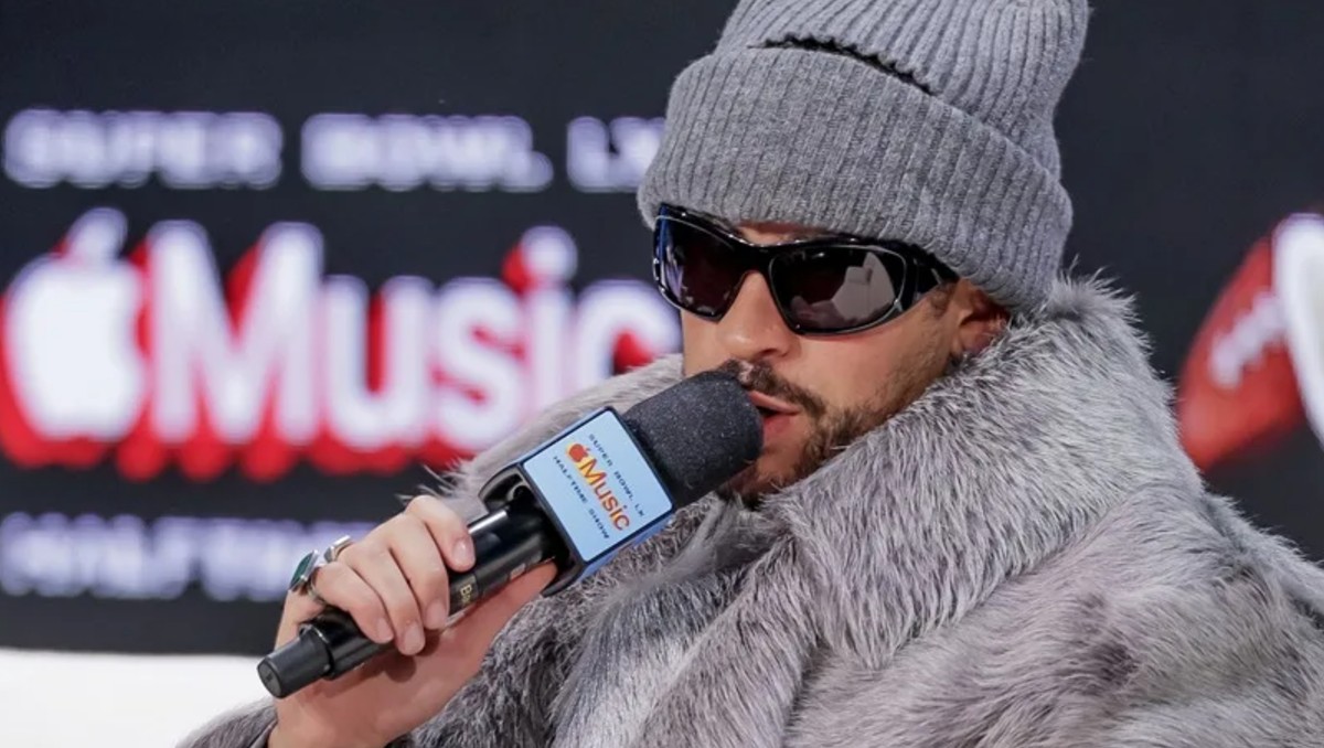 Tim Cook, CEO de Apple, sorprende con foto junto a Bad Bunny: "No puedo esperar por el Super Bowl"