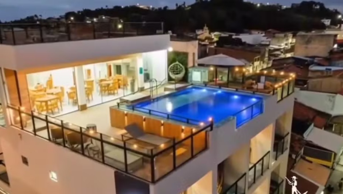 Madre y su hijo mueren en una piscina por una descarga eléctrica mientras estaban de vacaciones