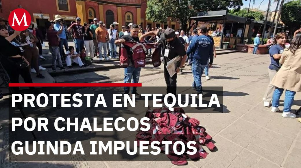 Guías turísticos tiran sus chalecos de Morena; eran obligados a utilizarlos