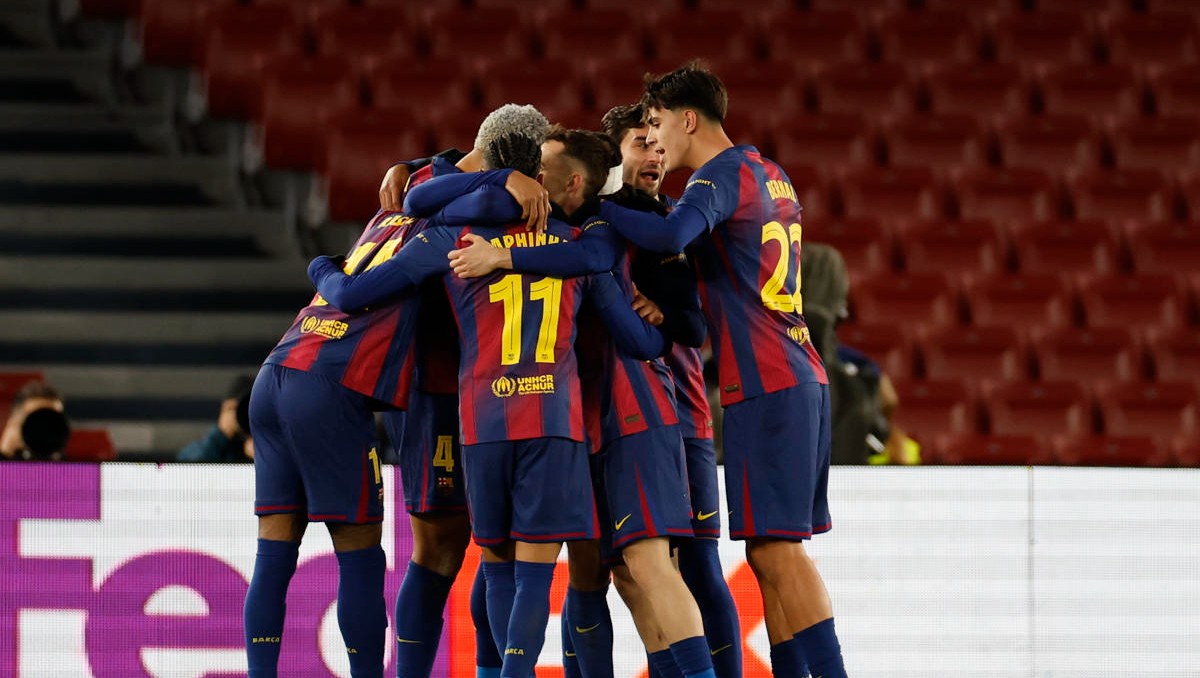 Jugadores del Barcelona durante un partido en el Camp Nou (EFE)
