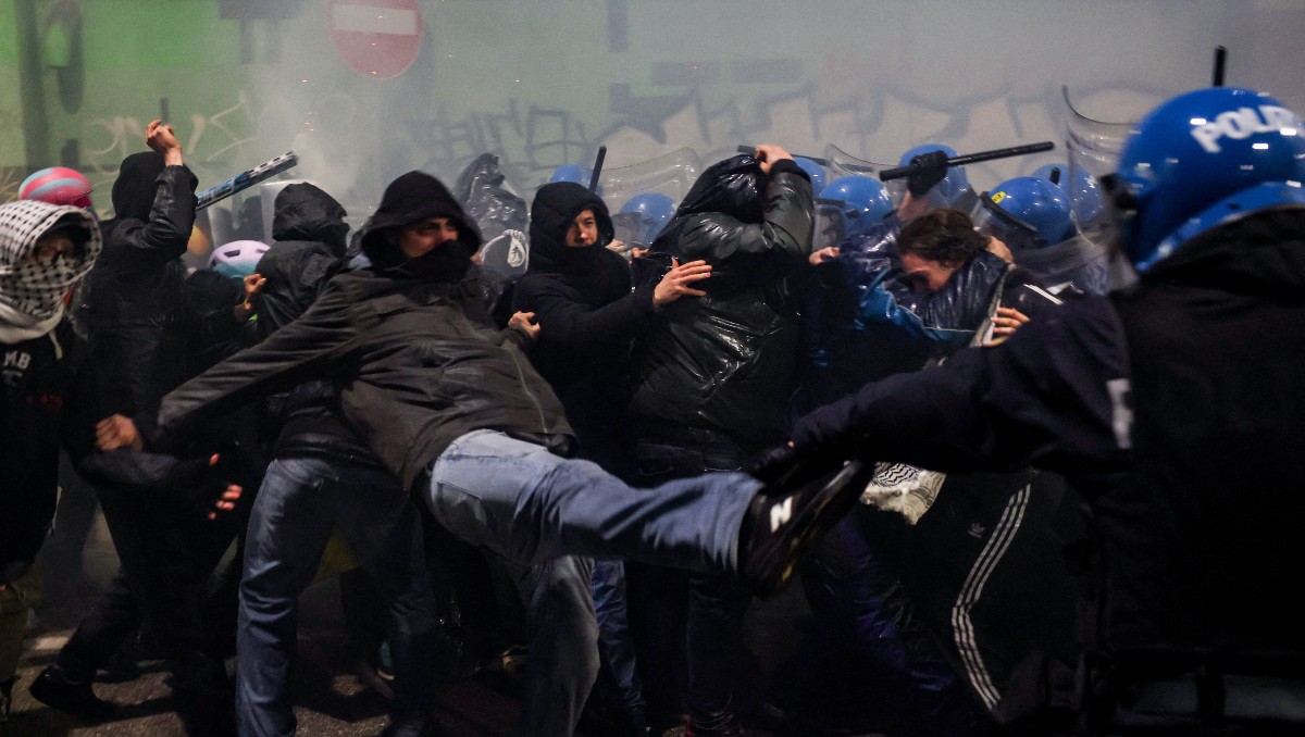 Manifestación en Milán contra los Juegos Olímpicos de Invierno termina en enfrentamiento con policías