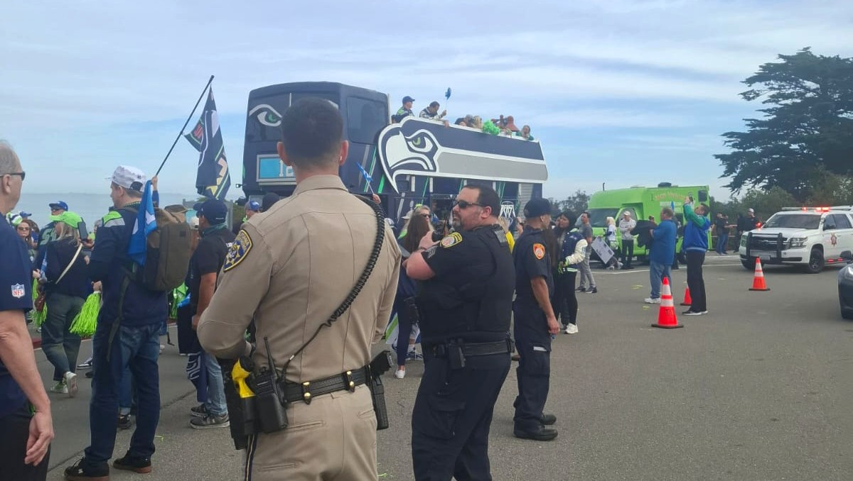Mejor no arriesgamos y seguimos el Super Bowl en casa: mexicana en San Francisco